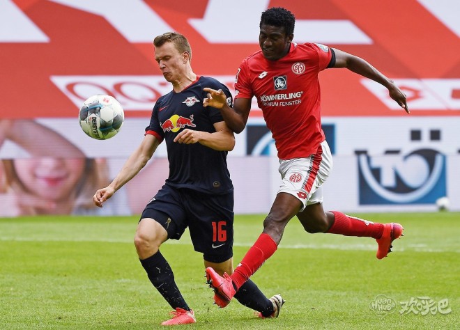 莱比锡训练开放日，今夜手感冰凉引欢呼，意大利杯在即，纪律约束更严格(壶铃减肚子训练视频)