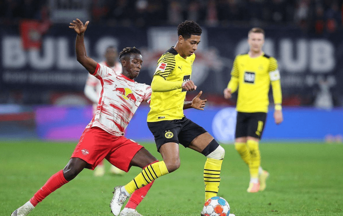 莱比锡训练开放日，今夜手感冰凉引欢呼，意大利杯在即，纪律约束更严格(壶铃减肚子训练视频)