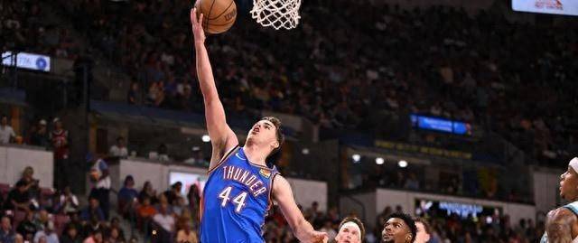 包含赛后突围战来临，达拉斯独行侠围绕CBA常规赛临场应变，球迷炸锅，轮换策略成焦点的词条